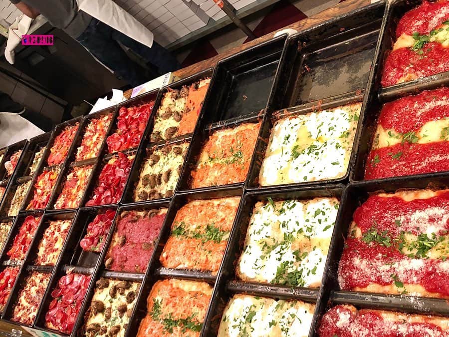 杉本なつみさんのインスタグラム写真 - (杉本なつみInstagram)「. . 四角いピザ　. . ディスプレイもかわいい　. . 迷いに迷って一番シンプルなのにしちゃった　. . . #pizza #squarepizza  #nycrestaurants #brunchnyc #nycbrunch #nyceats #nycfoodie #nycfood #eaterny #eatupnewyork #eatingnewyork #eatingnyc #ニューヨーク  #newyork_instagram #ig_nycity #newyork_ig #ig_nyc #newyork_photoshoots #nycgo  #instafood #foodstagram #食べスタグラム #먹스타그램 #맛스타그램 #먹방 #맛집」2月10日 18時37分 - virgo910b