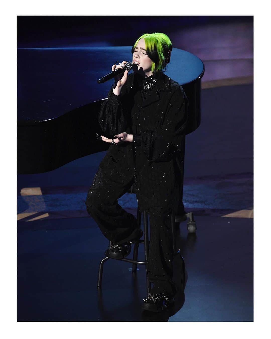 グッチさんのインスタグラム写真 - (グッチInstagram)「Performing at @theacademy 2020 awards and attending the #VFOscars party, @billieeilish wore a custom #Gucci crystal GG embroidered oversized bowling shirt with a black crystal embroidered turtleneck, black crystal GG embroidered pants and #GucciFlashtrek sneakers with spikes as well as #GucciJewelry featuring lions and a GG hair barrette in black and red resin. @alessandro_michele #AlessandroMichele #Oscars @vanityfair」2月10日 18時42分 - gucci