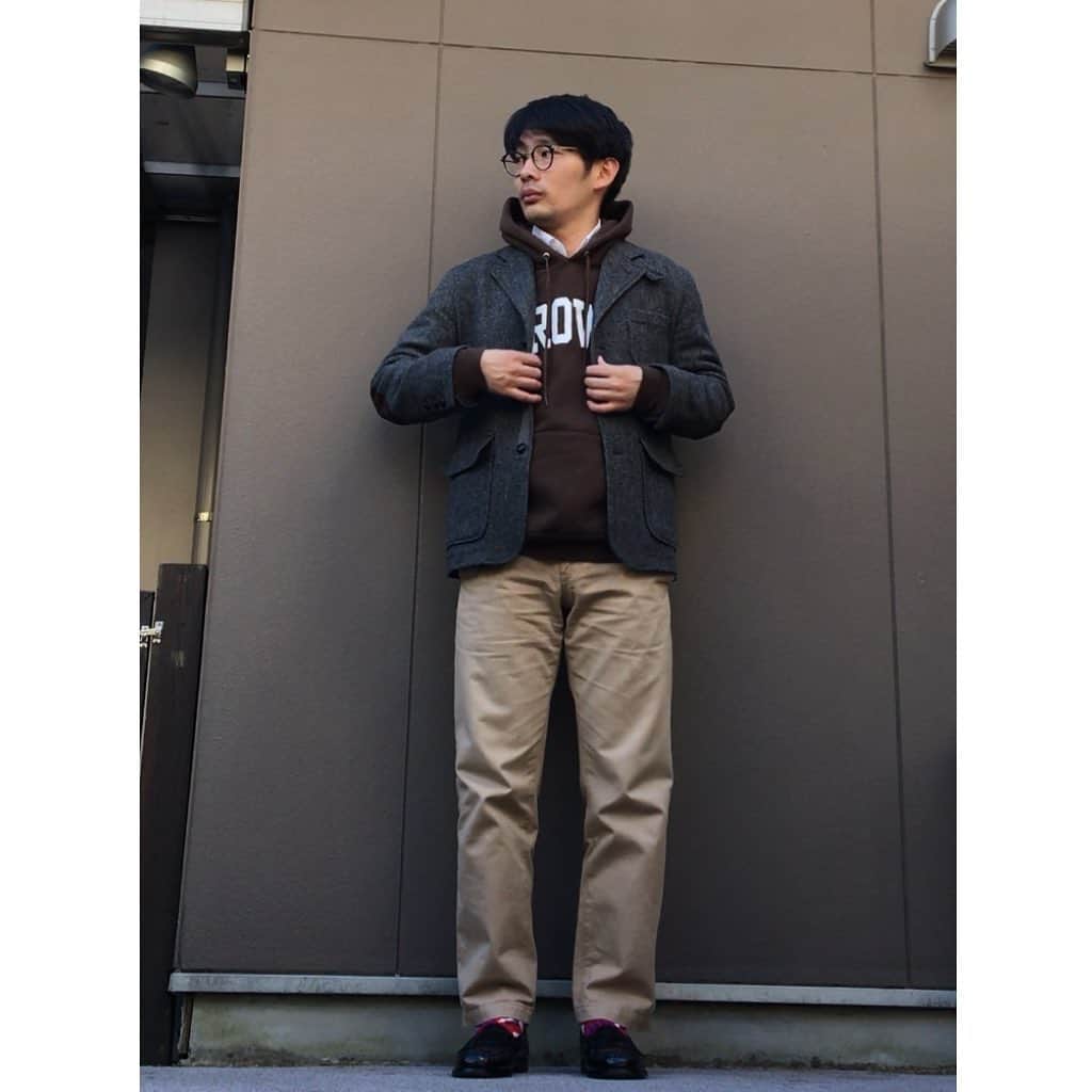 ねりお弘晃のインスタグラム：「⠀ ⠀ 久しぶりに前髪がオン眉になりました(о´∀`о)🍄 ⠀ ⠀ 写真は昨日のです📸 ⠀ ⠀ パーカーはブラウン大学です🌱 ⠀ ⠀ ---------------------⠀ ⠀ Glasses / OLIVER PEOPLES ⠀ Shirt / green label relaxing ⠀ ⠀ Hoodie / IVY SPORT ⠀ Jacket / Cassidy Home Grown ⠀ Pants / Cassidy Home Grown ⠀ Shoes / COLE HAAN ⠀ Socks / Happy Socks ⠀ ⠀ #アメトラ #ivy #ivysport #brownuniversity #colehaan #greenlabelrelaxing #happysocks #woolrich #rollingstones ⠀」