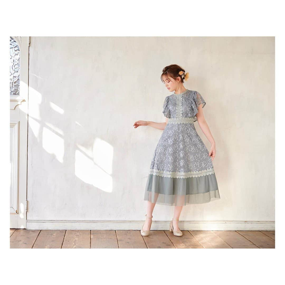 MAJESTICLEGONさんのインスタグラム写真 - (MAJESTICLEGONInstagram)「﻿ #dresscollection ♥﻿ ﻿ ﻿ Twinkle〜be a princess〜﻿ ﻿ いつもよりちょっと﻿ クラスアップしたおしゃれで﻿ オトナの仲間入り…💫﻿ 全ての女の子をPrincessにしてくれる﻿ majeのドレスたち✨﻿ ﻿ ﻿ 2月のDressテーマは﻿ “Early spring dress”🌹﻿ 様々なパーティシーンで﻿ クラスアップしたおしゃれを楽しんでね🎶﻿ ﻿ ﻿ #プリーツ切替ミニフラワーワンピース﻿ ¥10,000+tax﻿ ピンク/ミント/ブルー﻿ ﻿ 店頭には今週入荷✨﻿ オンラインストアには入荷済み✨﻿ プロフィールからオンラインストアをチェックしてね💕﻿ ﻿ ﻿ @majegirl_official @katouchan﻿ #MAJESTICLEGON#マジェスティックレゴン#加藤ナナ#新作#春#春コーデ#ガーリー#フェミニン#かわいい#おとなかわいい#instalike#instagood#ootd#インスタ映え#dress#ドレス#謝恩会#結婚式#お呼ばれ服#結婚式二次会」2月10日 18時54分 - majesticlegon_official