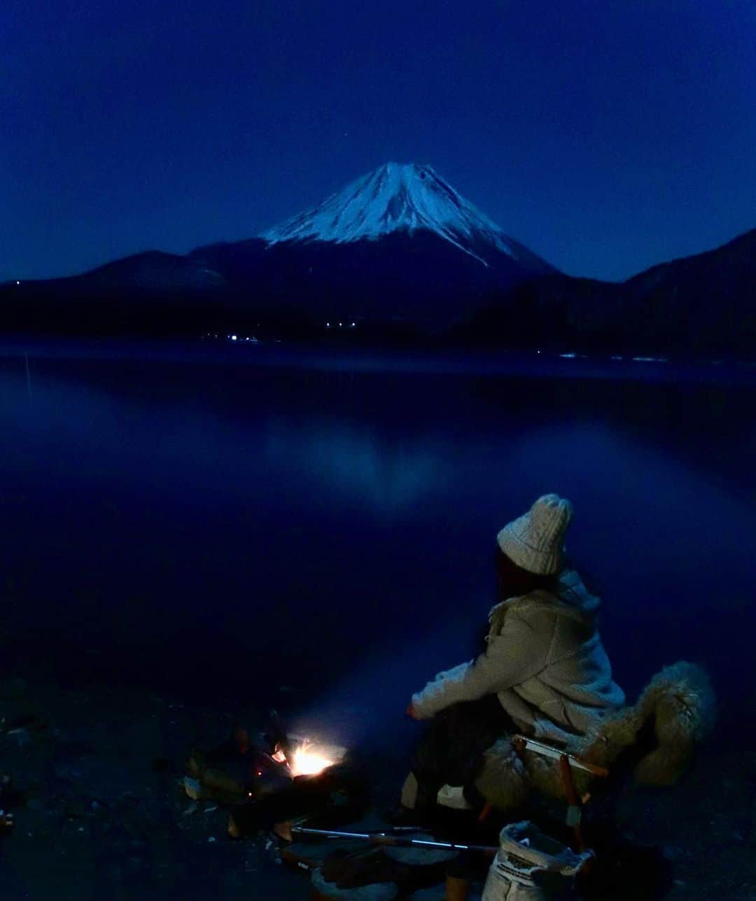 marikoさんのインスタグラム写真 - (marikoInstagram)「#キャンプ#camp#camping #outdoor #キャンプ#アウトドア#キャンプ飯#cafe #カフェ#朝ごはん#富士山#instagood #instafood #外カフェ#女子キャンプ#女子キャン#冬キャンプ#冬キャン#浩庵キャンプ場 #夜景#焚き火 #外ごはん#outdoorlife#canon#７D#9000D * * 2020.2.10 * 2.8-10 浩庵キャンプ場🏕💕 * * 夜は月明かりで綺麗な富士山と鏡富士😍💕💕 * * とっても静かな夜で雰囲気も素晴らしかった🥰 ^ * 満天の星空は月明かりが明るすぎてそれまで起きていられずめちゃくちゃ寒かったよ⛄️✨ * *」2月10日 18時58分 - marimari8208