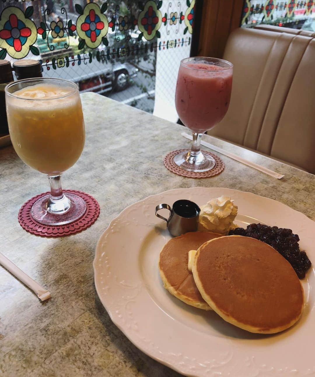 村田倫子さんのインスタグラム写真 - (村田倫子Instagram)「喫茶店は落ち着きます。 あんこ、バター、らぶ。  最近は考える作業が多いので、それを言い訳に甘いものたらふく摂取…。🥺 みなさんの推しスイーツありますか？  #食べりんログ #喫茶店ロマン」2月10日 19時11分 - rinco1023