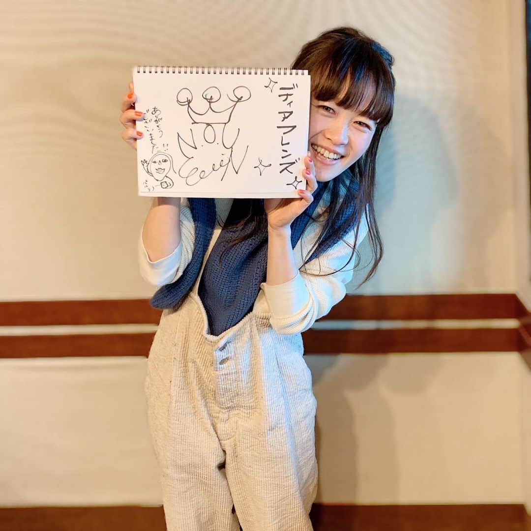 のインスタグラム：「2/11(火)の #ディアフレンズ ﻿ ﻿ シンガーソングライターの﻿ #NakamuraEmi さんが登場‼️‼️﻿ ﻿ 2/5にメジャー5枚目となるAlbum﻿ 「NIPPONNO ONNAWO UTAU BEST2」が﻿ リリースされました💿✨﻿ ﻿ アルバム収録曲から﻿ スタジオLIVEもあります‼️‼️‼️﻿ ﻿ そして、プロデューサーでもある﻿ #カワムラヒロシ @hiroshikawamura_guitar さん から見たEmiさんは﻿、どんな人❓﻿ ﻿ 【#森永乳業 #CafeTalk】﻿ 子どもの頃から変わっていないことは？﻿ ﻿ どうぞお楽しみに♪ ﻿ ﻿ ﻿ #厚木 #NOU #BEST﻿ #NOUB2 #東京タワー﻿ #甘っちょろい私が目に染みて﻿ #NIPPONNOONNAWOUTAU﻿ #坂本美雨 #ディア #全国38局ネット﻿ #tokyofm #JFN﻿ #今日のひとこと #全国38局ネット﻿ #radiko #radikoタイムフリー﻿」