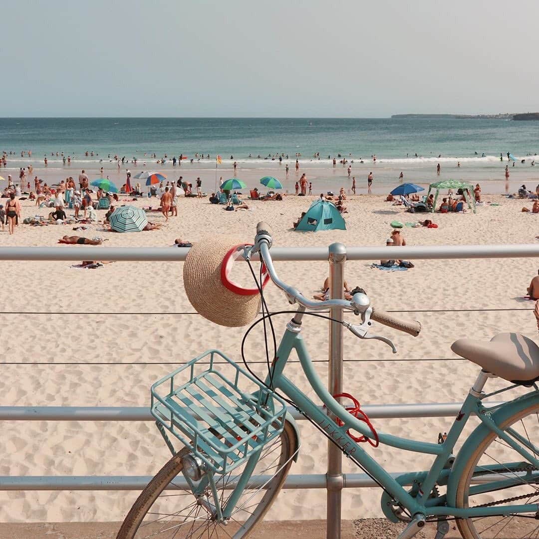 pomeloのインスタグラム：「Pomelo Cover | Blue is the main tone of @prettylittlebondi_ 's personal page. Those fresh and retro styles make her page visually enjoyable. Swipe right to view more.  #pomelocamera #pomeloapp #photographer #bike #beach #photography #flower #sunshine #sun #bright #light #pomelocam #yellow #coreopsis #goodday」