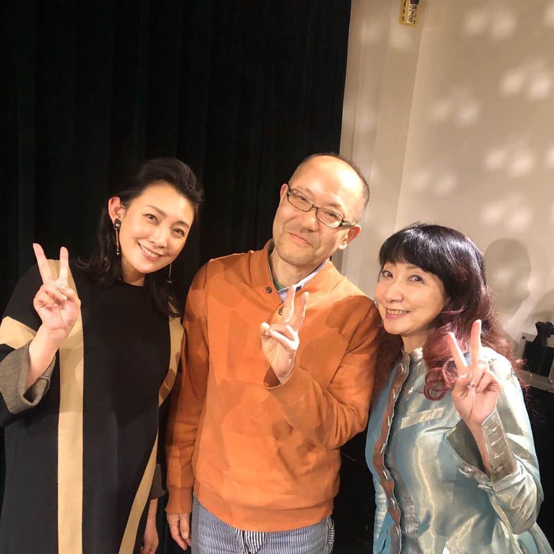 田中美里さんのインスタグラム写真 - (田中美里Instagram)「お誕生日の夜は中島瞻風先生と書道仲間と、、 PecoさんのLiveへ。  北鎌倉で繋がったご縁。 ウルウルしたり笑ったり、、 あったかくて素敵なLiveでした。 サプライズでお誕生日もお祝いしてくださり倖せなお誕生日になりました。  #濱田peco美和子  @peco10221208  #中島瞻風 @senpu_nakajima」2月10日 19時08分 - misatotanaka77