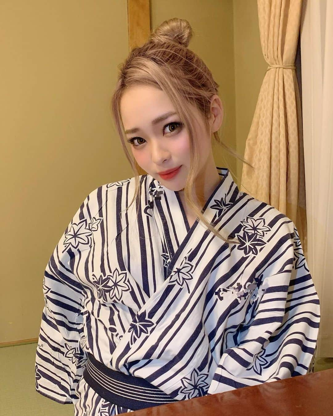 KEIさんのインスタグラム写真 - (KEIInstagram)「月曜から夜更かししたい気分な夜🤭💜 でも明日の夜は安定の夜更かしイベントだ〜🥰🥰🥰 . @club_camelot  1:30/2:30/3:30 に出演するよ💜 夜更かし仲間大募集🤞笑 . 昨日の投稿の激辛部仲間希望が 意外といっぱい居てびっくり‼️ 激辛好き多いんだね🥰💕 是非情報シェアお願いします🙇‍♀️🔥🔥 . . 後でストーリーに浴衣女子会写真あーげよっと💜笑 . . #cyberjapan #cjd_kei #cjd #サイバージャパン #サイバージャパンダンサーズ #浴衣　#旅館　#旅行　 #温泉旅館　#女子旅 #けいでーと　#けいさんぽ」2月10日 19時10分 - kei_oktwins