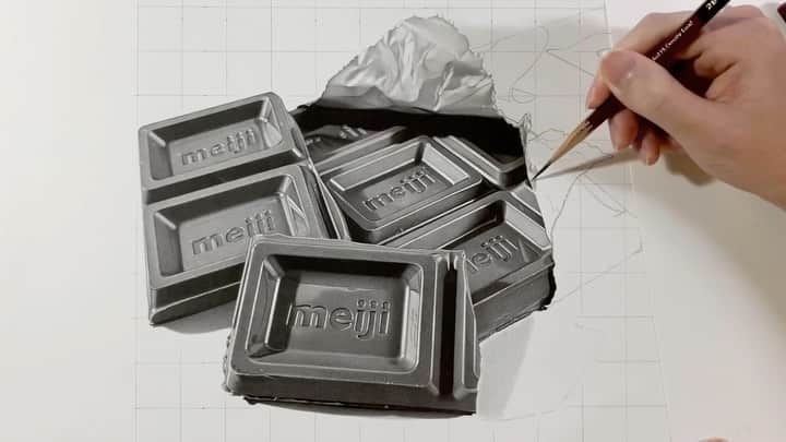 大森浩平のインスタグラム：「Pencil Drawing a Chocolate. 鉛筆でチョコレートを描きました。  Uploaded a making video in YouTube. Link URL is in my profile. YouTubeに制作過程をアップしました。 プロフィールのURLから！  Please check out ↓ YouTube：大森 浩平・Kohei Ohmori Twitter：kohei6620  #チョコレート #板チョコ #chocolate #バレンタイン #バレンタインデー #valentine #valentineday #pencildrawing #drawing #hyperrealism #realism #illustration #metallic #artwork #sketch #dessin #art #スーパーリアリズム #イラスト #デッサン #スケッチ #アート #鉛筆画 #写実画 #鉛筆 #絵」