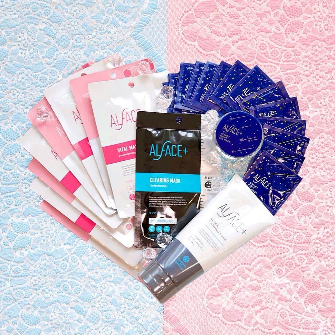 オルフェス（ALFACE+）のインスタグラム：「オルフェスはライン使いもオススメ❤️﻿ ﻿ 炭を配合した洗顔&クレンジングで毛穴をキレイに✨﻿ ﻿ しっかりメイクオフした後は﻿ その日のお肌と気分に合わせたマスクを💕﻿ ﻿ スリーピングパックで睡眠中のケアもバッチリです👌﻿ ﻿ バレンタインに向けて﻿ お肌のコンディションも気分も高めていきましょう🍫﻿ ﻿ ﻿ #オルフェス #スキンケア #フェイスパック #シートマスク #バレンタイン #チョコレート #女子力 #女子力アップ #ながら美容 #時短美容 #フェイスマスク #パック #保湿 #潤い #美肌 #メイク #コスメ #ベスコス #コスメ紹介 #コスメ好き #コスメマニア #美容好き #コスメレポ #お気に入りコスメ」