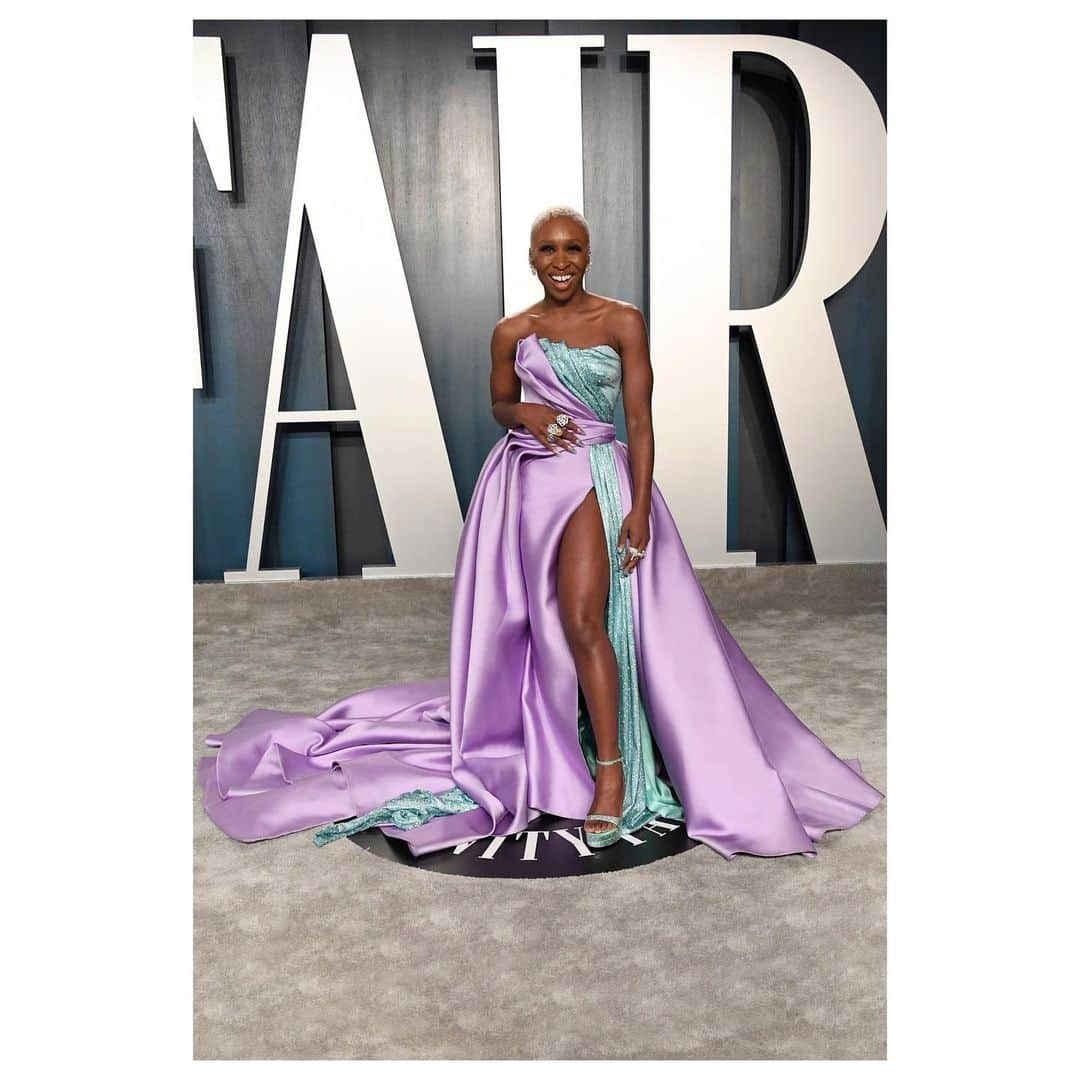 ジャンニヴェルサーチさんのインスタグラム写真 - (ジャンニヴェルサーチInstagram)「@cynthiaerivo in a custom lilac and aquamarine #AtelierVersace gown, expertly constructed in the moulage draping technique. #VersaceCelebrities #VFOscars」2月10日 19時29分 - versace