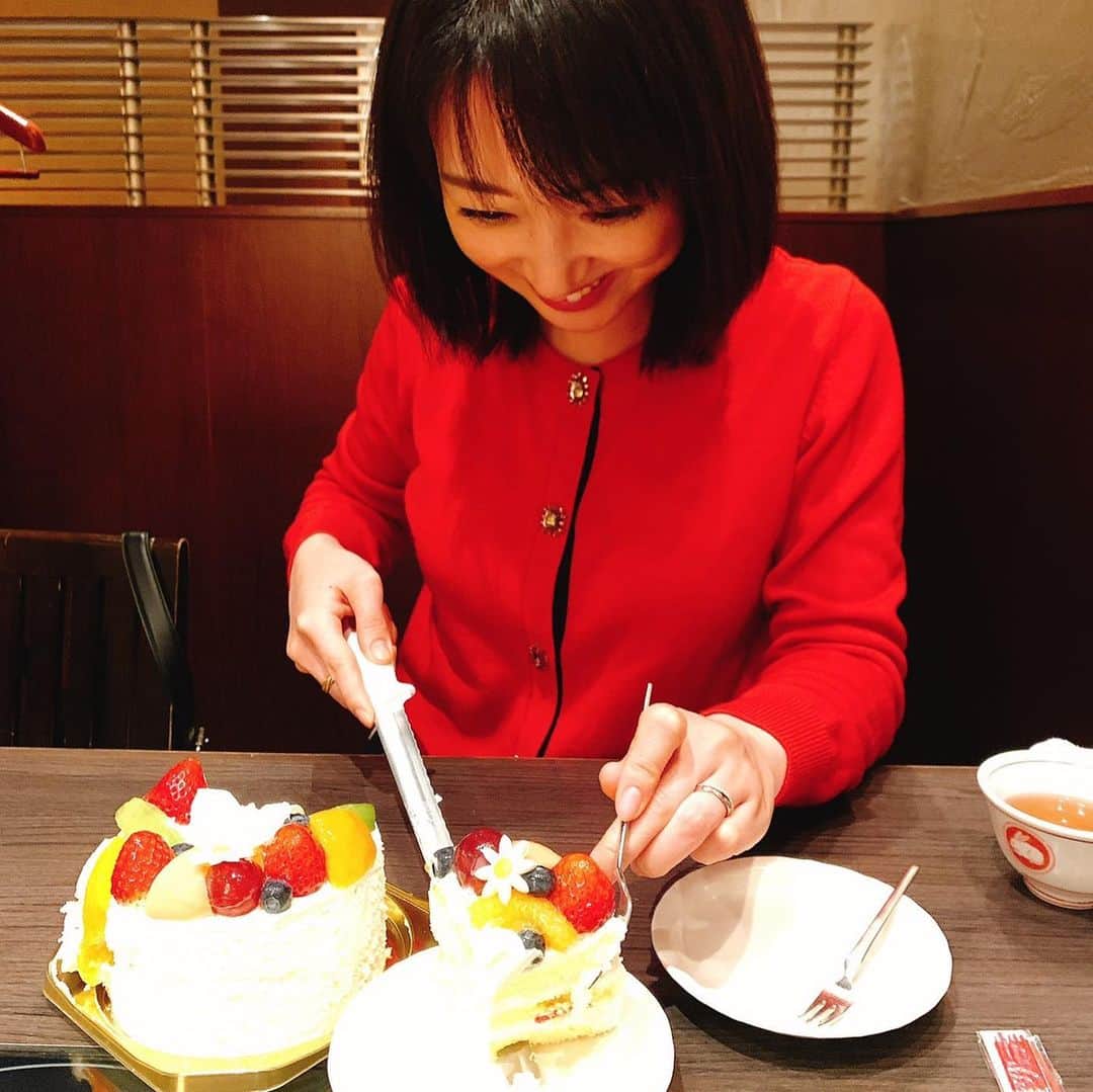 川田裕美さんのインスタグラム写真 - (川田裕美Instagram)「友人の誕生日祝い🎉🎂 プレゼントのリクエストを聞いたら、何とインナーグローブ！😆めちゃくちゃ喜んでくれて、これまたビックリ！キックボクシング、ほどほどに頑張ってね🥰」2月10日 19時27分 - hiromikawata163