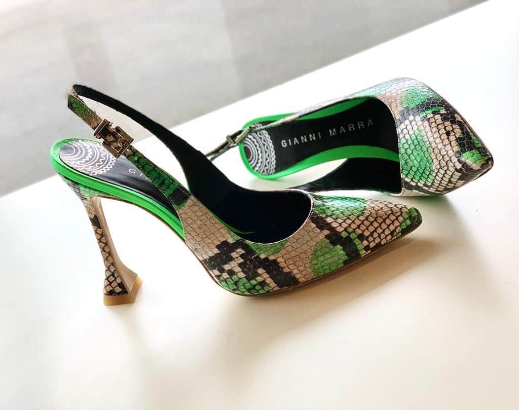 のインスタグラム：「• NEW COLLECTION  SPRING-SUMMER 2020•  #chanel #printedpython #green #heels #highheels #comfortableheels #comfortableshoes #onlybeautifulthings #madeinitaly #shoesallovertheworld #italianfashion #fashionstyle #fashionista #fashion #design #woman #womanstyle #giannimarra」
