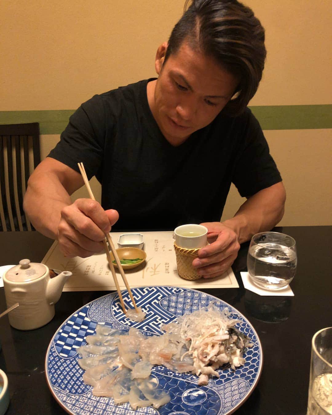のインスタグラム：「#mybirthday🎂 #ひれ酒 #ふぐに必死」
