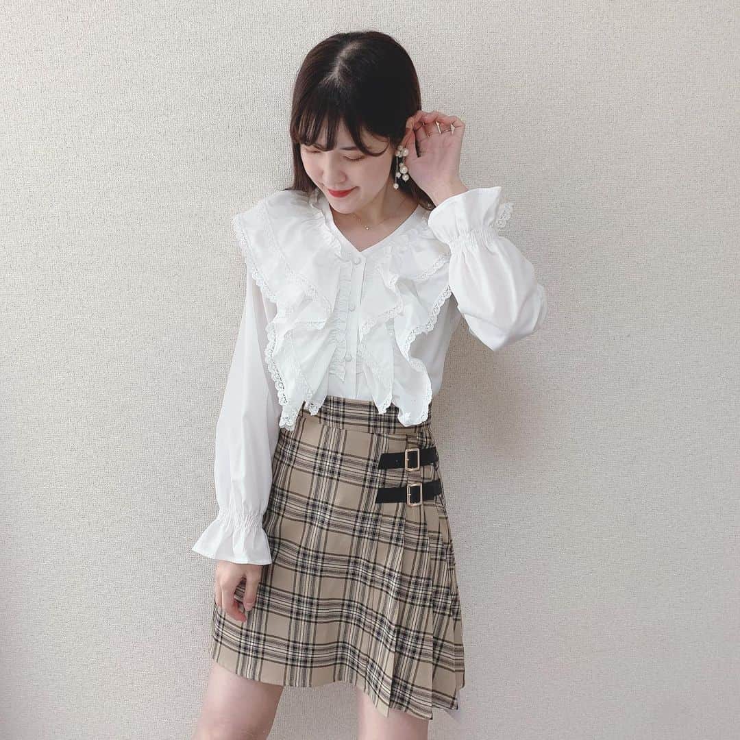 AnMILLEさんのインスタグラム写真 - (AnMILLEInstagram)「ㅤㅤㅤㅤㅤㅤㅤㅤㅤㅤㅤㅤㅤ ㅤㅤㅤㅤㅤㅤㅤㅤㅤㅤㅤㅤㅤ ❀ 𝐒𝐩𝐫𝐢𝐧𝐠 𝐜𝐨𝐝𝐞 ❀ ㅤㅤㅤㅤㅤㅤㅤㅤㅤㅤㅤㅤㅤ \ 𝐧𝐞𝐰 / #コットンフリルブラウス ¥4,900+tax ㅤㅤㅤㅤㅤㅤㅤㅤㅤㅤㅤㅤㅤ \ 𝐜𝐨𝐦𝐢𝐧𝐠 𝐬𝐨𝐨𝐧 / #サイドベルトSK ¥4,900+tax ㅤㅤㅤㅤㅤㅤㅤㅤㅤㅤㅤㅤㅤ #アンミール #anmille #今日の服 #coordinate #code #大人可愛い #ootd #outfit #ファッション」2月10日 19時59分 - anmille.official