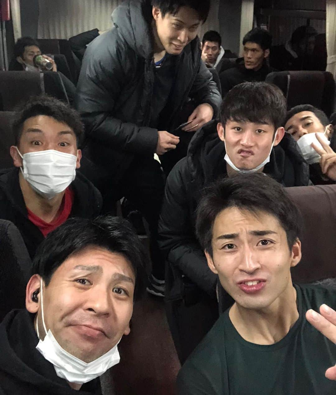 藤中優斗 のインスタグラム：「・ ・ 22勝目！ ・ まだまだ足引っ張りですが、頑張るのみ。 引き続き応援よろしくお願いします🐝 ・ #vリーグ #jtektstings #vリーグはバレーだよ」