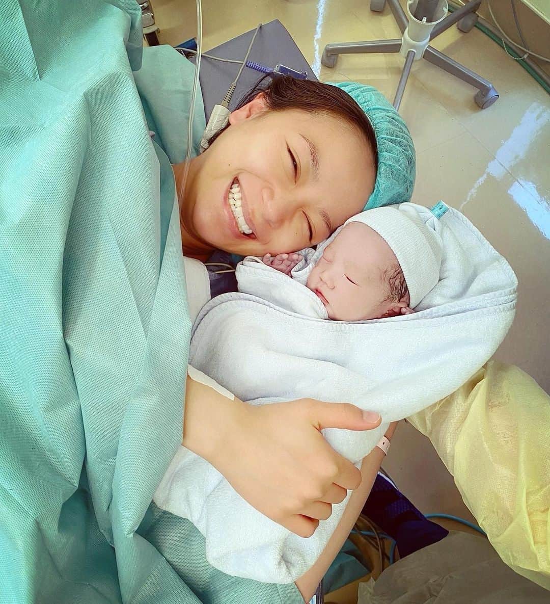高橋ユウさんのインスタグラム写真 - (高橋ユウInstagram)「出産レポをYouTubeにUPしました👼  色々あった出産。 一生忘れられない宝物の1日になりました。  ぜひ観ていただけたら嬉しいです🍀  プロフィールページから飛べます✈️ #YouTube #出産レポ #vlog #出産」2月10日 20時17分 - takahashiyu.official