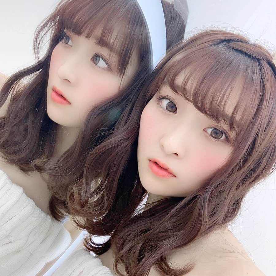 のインスタグラム：「ストーリーにちょこっと載せてたけど、リリーオン大阪本店 @rilleeon.osaka  でソニックフィットを受けてきたよ〜(๑˃͈꒵˂͈๑)  一回でほんとに小顔になってびっくりした😳 特に顎、頬のラインがスッキリしたの✩︎⡱ 痛みとかも全くなくて途中からは寝てた笑  ちなみに私が行った大阪本店は関西初で大阪初のソニックフィット直営サロンだよ〜😊 二回目も楽しみすぎる💗  @rillee_on #リリーオン #ソニックフィット #小顔 #リフトアップ #大阪 #サロンモデル #撮影モデル #フリーモデル #サロモ #モデル #関西サロモ #셀카 #셀피 #셀스타그램 #메이크 #메이크업 #hair #make #makeup #lovers_nippon_portrait #salonmode」