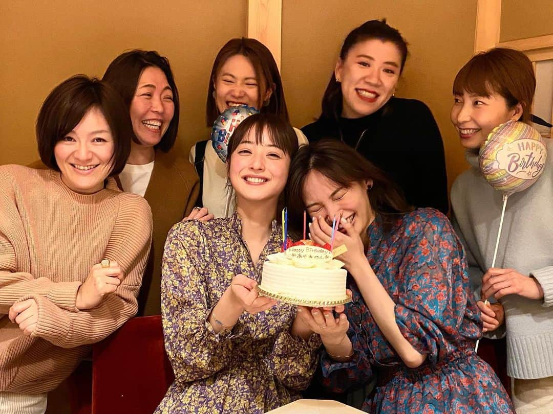 大政絢さんのインスタグラム写真 - (大政絢Instagram)「毎年恒例の のんちゃんとの合同誕生日を#いつもの人々 がお祝いしてくれました🍣🎂 食べて話して笑って笑いすぎて家帰っても思い出し笑いして、次の日またみんなでメールして笑って😂もう何年お互いの誕生日をお祝いしあってるのか笑 これからもよろしくね〜！」2月10日 20時34分 - aya_omasa_official