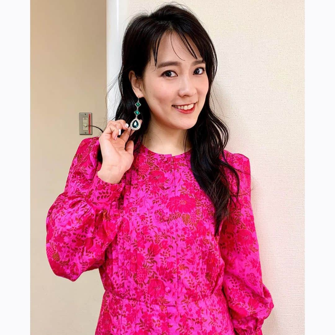 奈津子さんのインスタグラム写真 - (奈津子Instagram)「フジテレビで収録でした💖🐹スタジオの皆様のおかげでとても楽しめました〜。衣装もすごく可愛かった😂またOAが近くなったらお知らせしますね。 ・ ・ #家電 #家電好き #家電女優 #奈津子 #ワンピース　#衣装 #ピンクコーデ」2月10日 20時40分 - natsuko_kaden