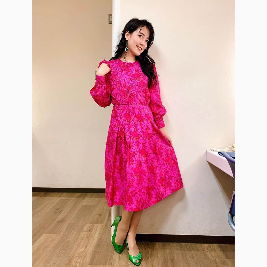 のインスタグラム：「フジテレビで収録でした💖🐹スタジオの皆様のおかげでとても楽しめました〜。衣装もすごく可愛かった😂またOAが近くなったらお知らせしますね。 ・ ・ #家電 #家電好き #家電女優 #奈津子 #ワンピース　#衣装 #ピンクコーデ」
