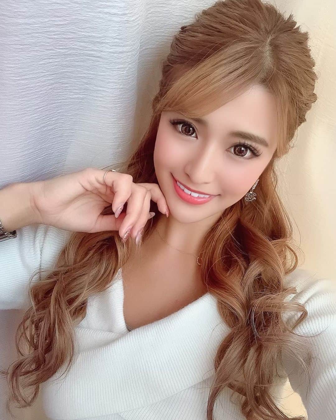 鈴木まりなのインスタグラム：「𝐀𝐥𝐥 𝐲𝐨𝐮𝐫 𝐝𝐫𝐞𝐚𝐦𝐬 𝐜𝐚𝐧 𝐜𝐨𝐦𝐞 𝐭𝐫𝐮𝐞 𝐢𝐟 𝐲𝐨𝐮 𝐡𝐚𝐯𝐞 𝐭𝐡𝐞 𝐜𝐨𝐮𝐫𝐚𝐠𝐞 𝐭𝐨 𝐩𝐮𝐫𝐬𝐮𝐞 𝐭𝐡𝐞𝐦🥳🌈   #dj #girlsdj #femaledj #asiandj #Japanesedj #djlife #djingismylife #djinglife #djlifestyle」