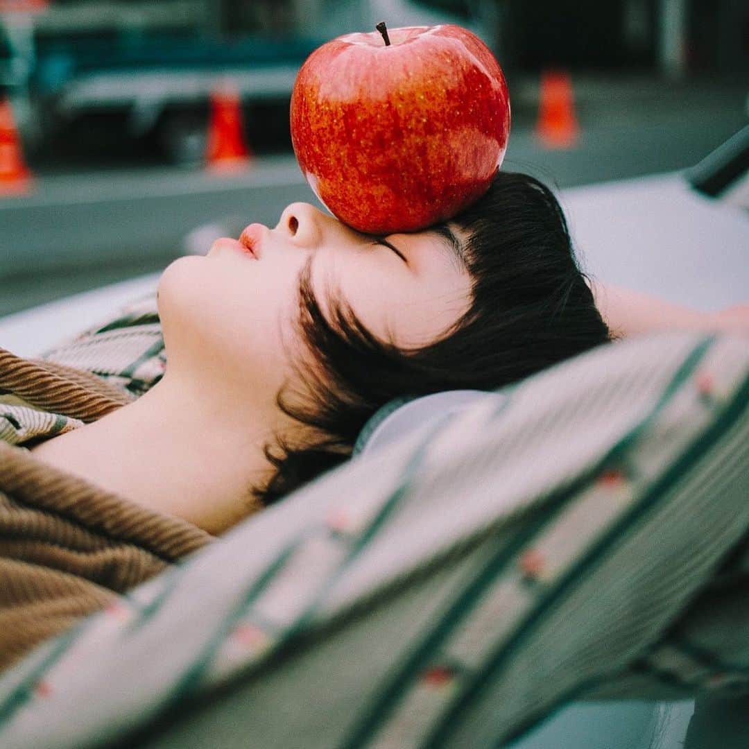 hiderin777のインスタグラム：「🍎 . . . . シャーポルが恋しくなってきた。 僕のシェーポル🚘 . . . . シェーポルについては、 1つ前のPR投稿を見てみてね( ๑⃙⃘ϋ๑⃙⃘ ) . . . model @maru_nouchi  shot by @ringostar.desu . .」