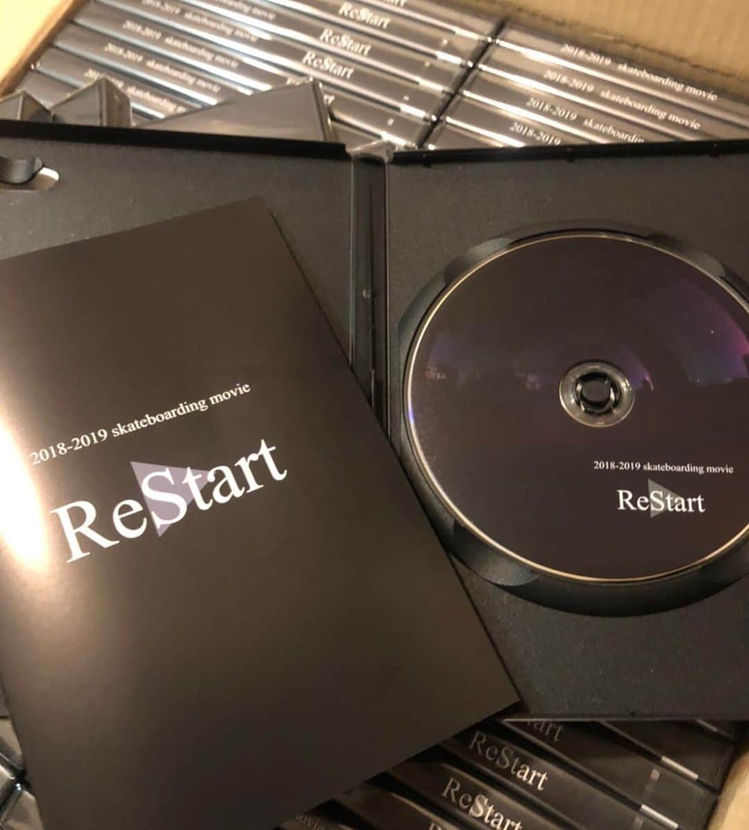 藤沢虹々可のインスタグラム：「▶︎Restart  私にとってすごく特別なDVD 見たらスケートボードってやっぱりいいな早く滑りたいなって絶対思う作品です！  2月15日19時から @act_sb_store で上映会をするのでぜひお越しください！！ お待ちしております☺️(きてくれないと悲しいので来てください)」