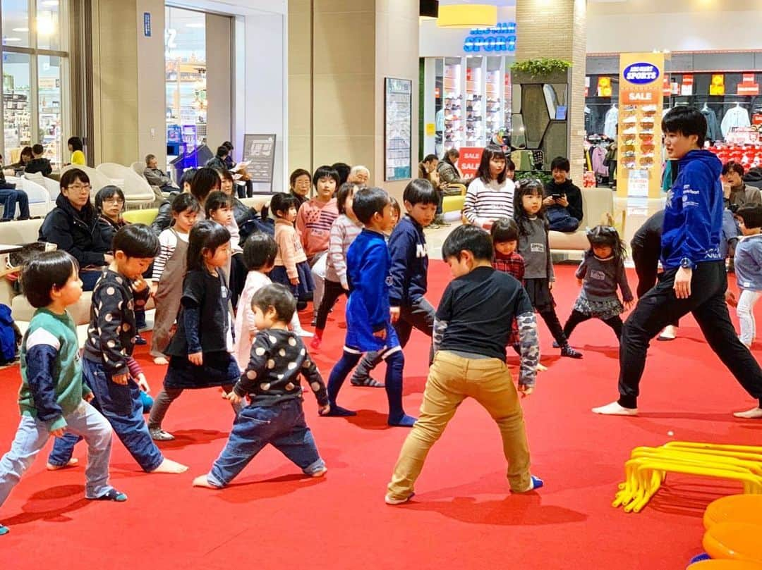 LECT レクトさんのインスタグラム写真 - (LECT レクトInstagram)「明日11日は「親子でリズム運動」の日です。祝日なので、普段参加できない皆さまとお会いできるのを楽しみにしています。 . LECTはお子様の成長を見守ります。 無料イベントを365日開催しているので、HPや館内のイベントカレンダーなどをチェックしてくださいね。 . #lect #レクト #イベント #キッズイベント #子どものいる暮らし #子育て #子育てイベント #広島ママ #広島子育て #ショッピングモール #広島市」2月10日 21時20分 - lect_hiroshima