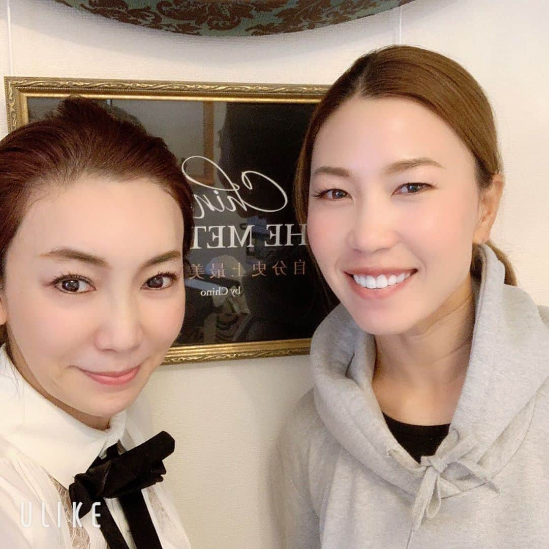 上田桃子さんのインスタグラム写真 - (上田桃子Instagram)「ただいま、チノ先生🥰  ハワイから帰って早速。 すっきり😊😊😊 こんな細いのに先生のゴッドハンドパワーたるや💦💦💦凄いのです。  #チノ先生 #chinomethod  #美骨師chino  #むくみ解消」2月10日 21時40分 - momoko3030