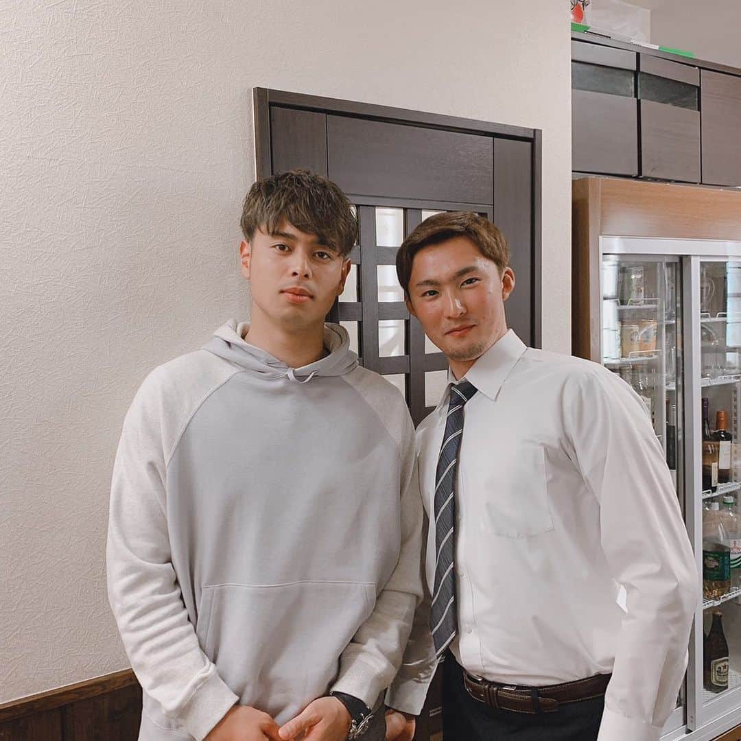 のインスタグラム：「青森山田の親友とご飯行ってきました。 お互い刺激し合いながら頑張っていきます！ やってこーよ。 #小原丈一郎 #廣末陸 #競輪界ではsnowが流行ってるらしい。」