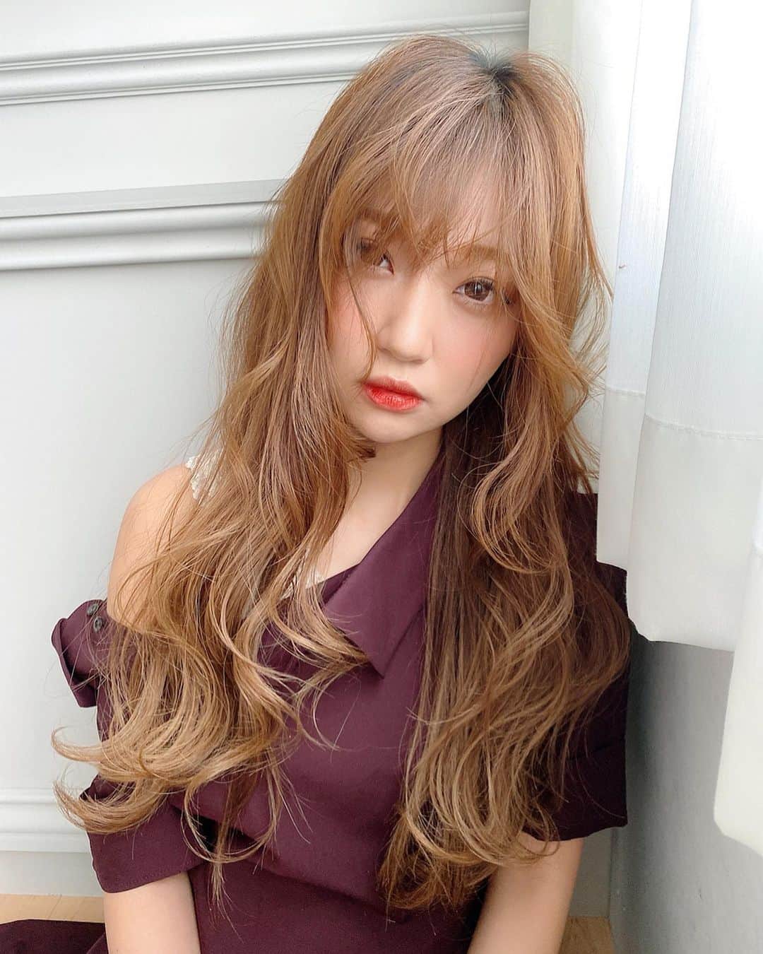 いっちゃん/嶋津 いつみのインスタグラム：「. . 今日の撮影データをちらり。。。💓 . . . . いっちゃんぽくないいっちゃん。を 作ってくれはった @guchiyama_wedding  さん😍💕 . . . . . . 今1番貰って嬉しいお土産を 頂いたからまた投稿するね🤩✨ . . . . . やっと親知らずを抜いた腫れが 少し治まって来ました😢 . でも誰に言ってもそんなに楽なんは 珍しい!!って言われた🙄💨💨💨 . . . . . 私的には充分に苦しんでいる…💀ww . . . . . . #関西  #関西サロモ  #サロンモデル #サロモ #いっちゃん  #フリーモデル #関西モデル  #あざといっちゃん #かわいっちゃん #いっちゃんコーデ #ブライダルモデル #アレンジモデル #ヘアカラー  #ヘアアレンジ  #ロングヘア #スーパーロング」