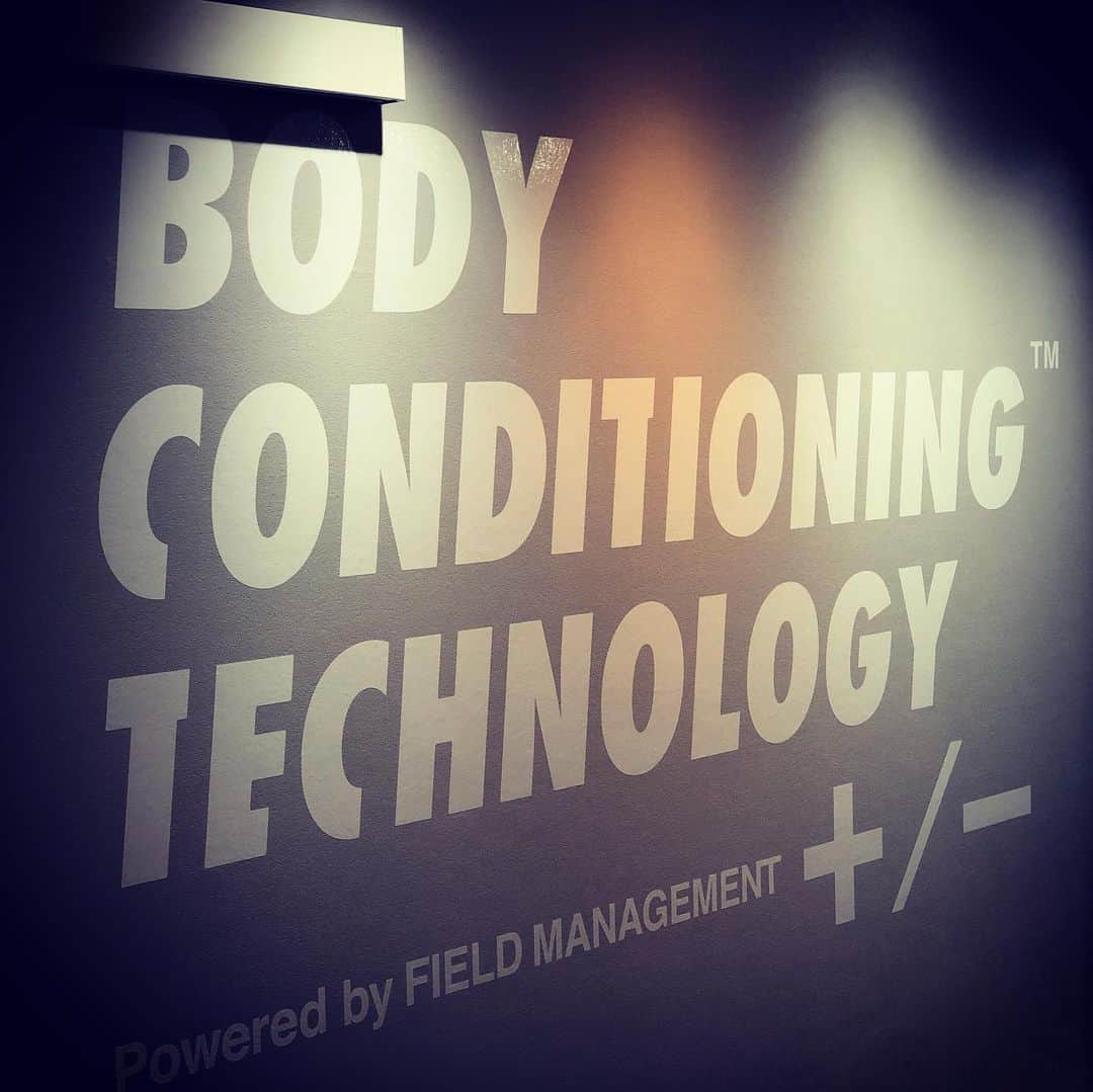 井出有治さんのインスタグラム写真 - (井出有治Instagram)「リハビリの一つとしてEMS（筋電気刺激）トレーニングをトライしてみた！  想像以上に負荷が掛かるけど、膝関節への負担も少なくしっかりと汗をかいてきました。  https://bct-gym.com/shop/ginza/  #bodyconditioningtechnology #ems #training #fieldmanagement」2月10日 22時00分 - yuji_ide_official