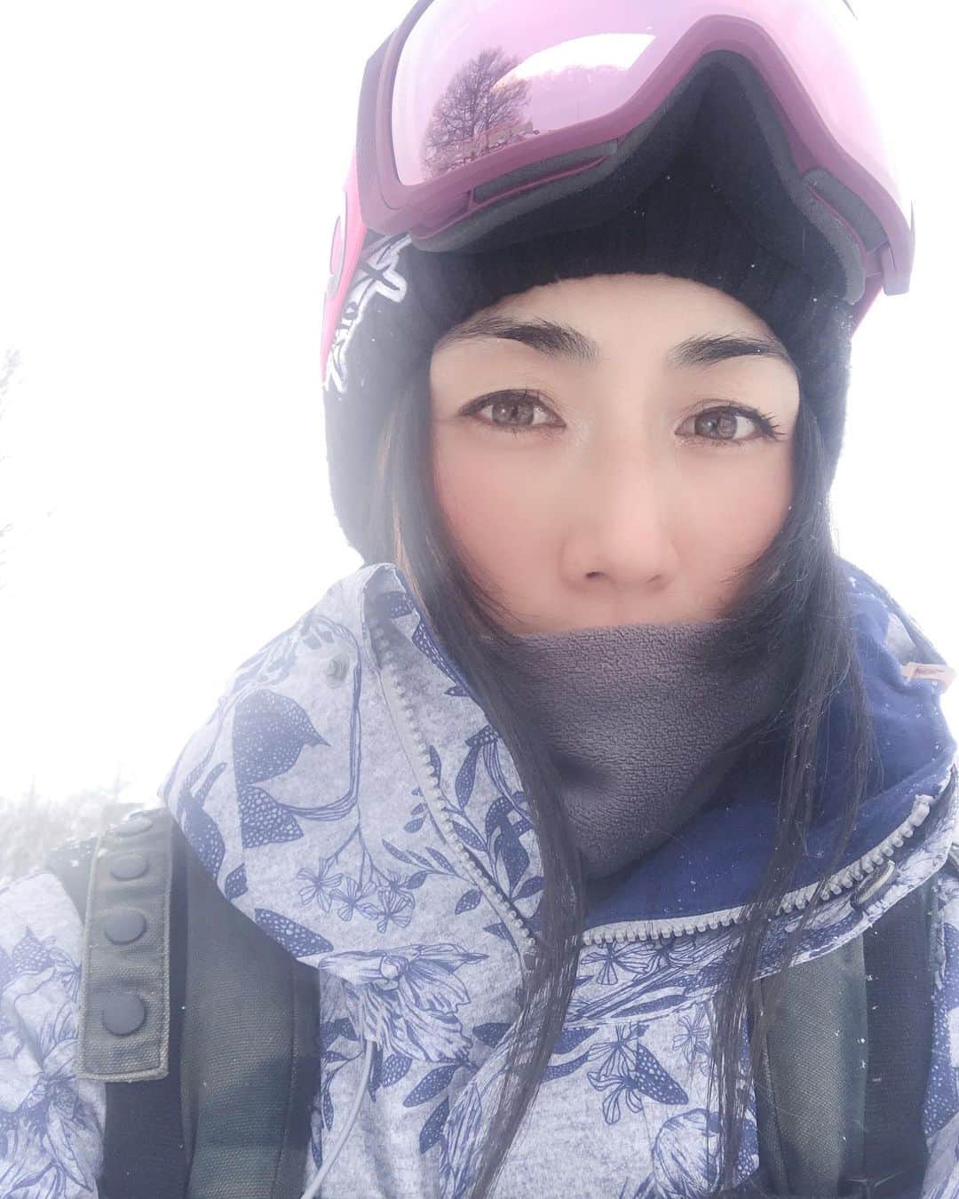 のインスタグラム：「❄︎ ❄︎ ❄︎ 遅めの極上powder snow season到来❄️ こんな年だからこそ 恵の雪と寒さの貴重さ💎💙 ❄︎ ❄︎ ❄︎ @roxyjapan  @oakleyjapan  #snow #ski #mountainlife #japan」
