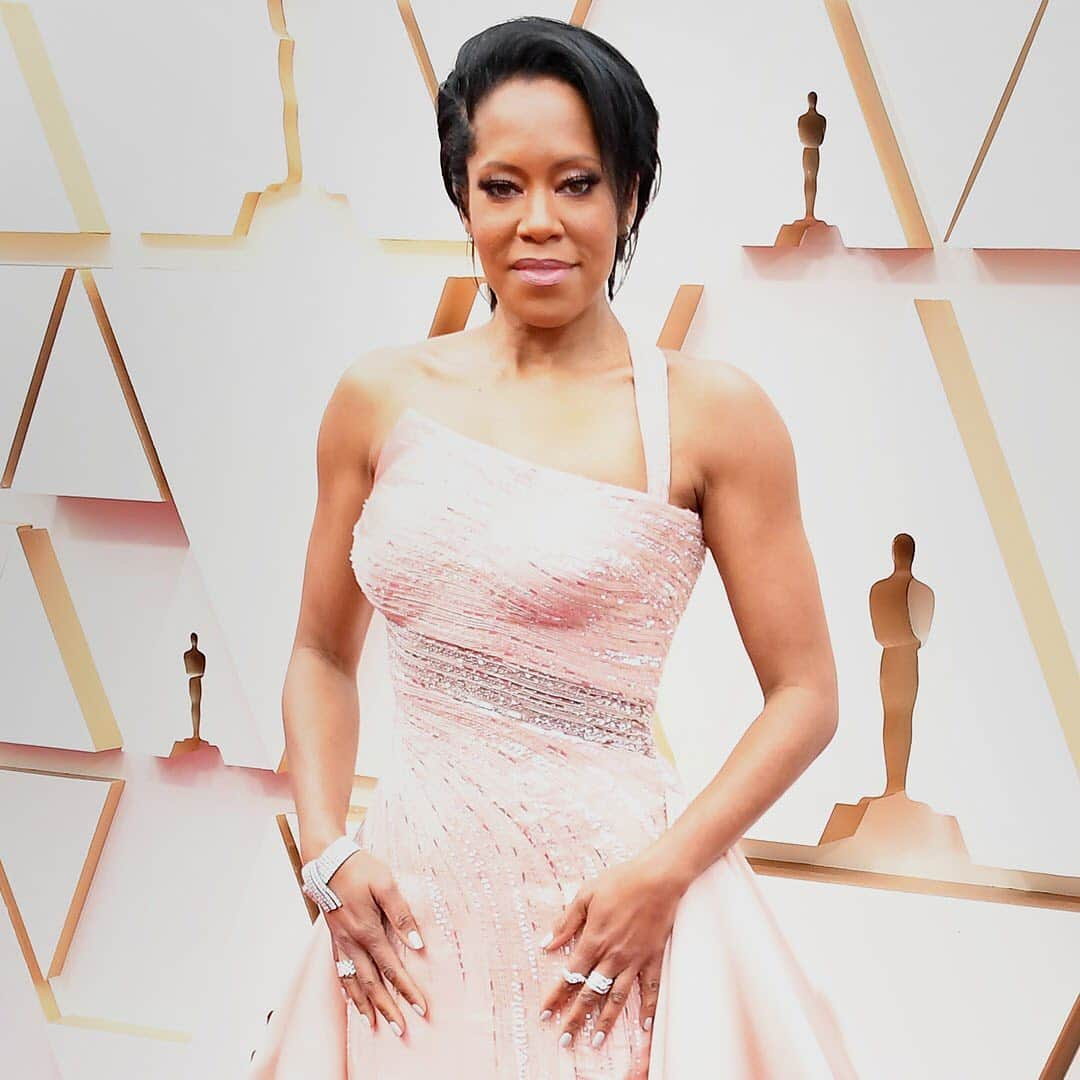 ハリー・ウィンストンさんのインスタグラム写真 - (ハリー・ウィンストンInstagram)「@iamreginaking turned heads on the red carpet at the 92nd Academy Awards dazzling in nearly 60 carats of #HarryWinston #diamonds, including the House’s Draperie Diamond Bracelet. #JewelerToTheStars #Oscars #HighJewelry . . . Draperie Diamond Bracelet Carpet Diamond Ring Sparkling Cluster Diamond Ring Crossover Diamond Ring」2月10日 22時03分 - harrywinston