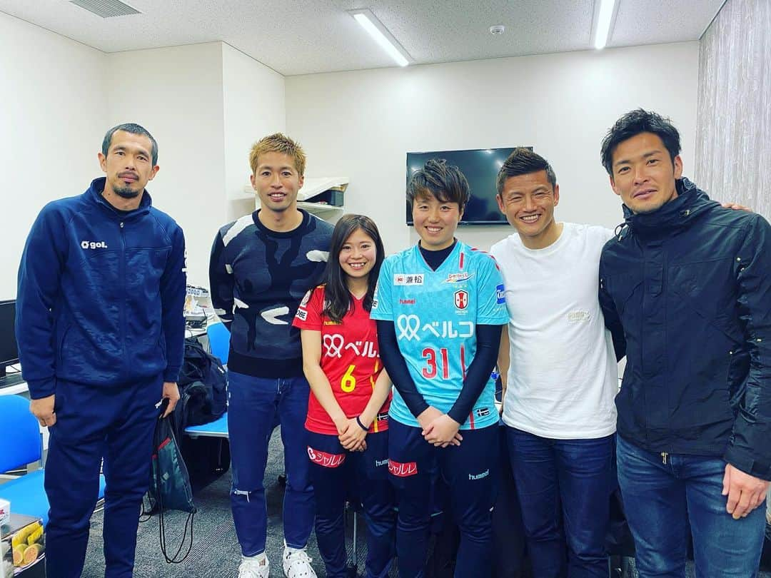 田尻有美さんのインスタグラム写真 - (田尻有美Instagram)「先日、エディオンなんば本店にて eスポーツ対決のリベンジしてきました！ Jリーグのレジェンドたちとの対戦、 とても楽しかったです🤗 勝敗は17日放送の#jフットニスタ にて！ #エディオンなんば本店  #fifa2020  #レジェンドばかりで恐縮です  #家電屋行くとテンションあがる #なぜなら前職は家電屋だから #INAC神戸レオネッサ」2月10日 22時15分 - tajipon31