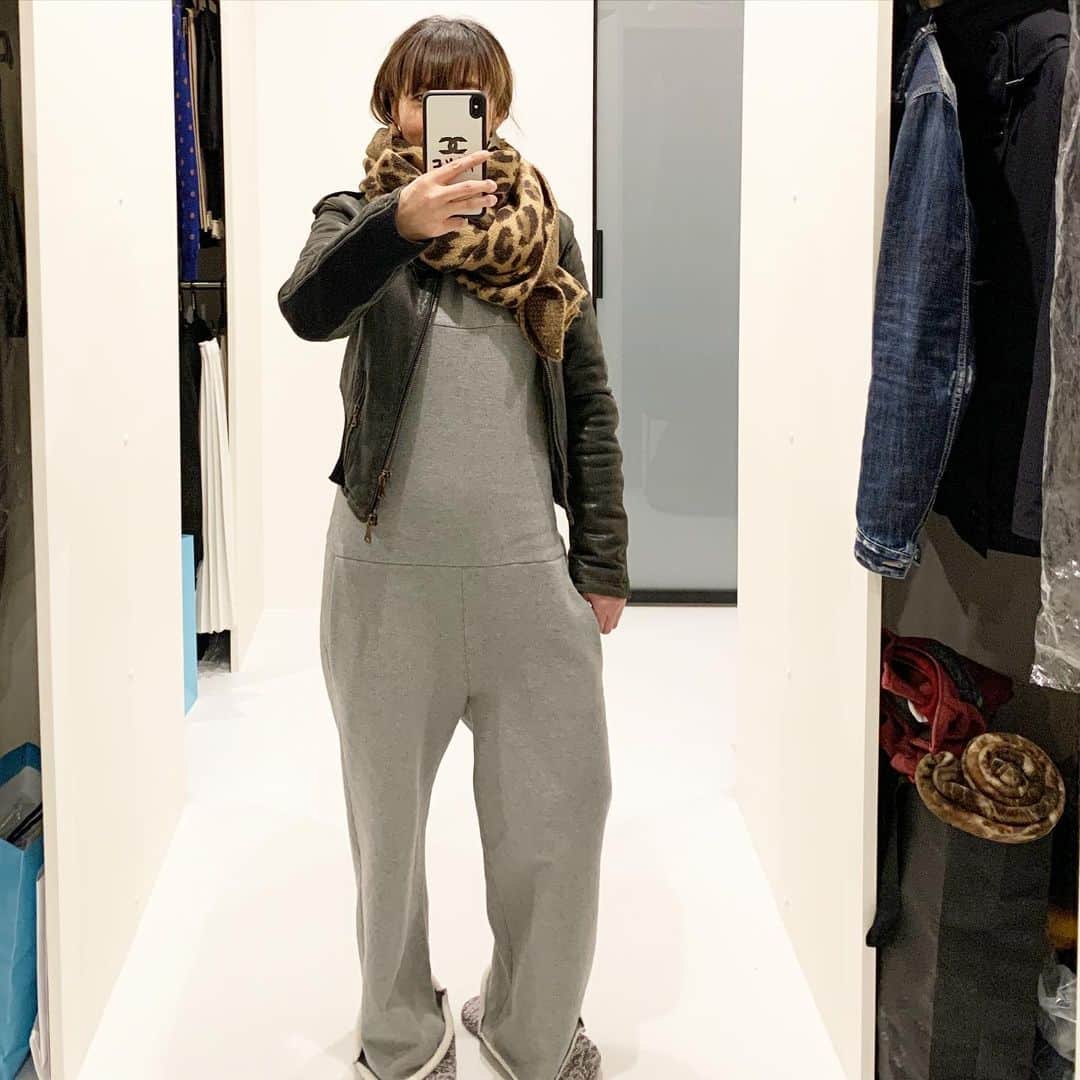 mitsuxmitsu24のインスタグラム：「Outfit * * mm6のオールインワン。 脱いだらモジモジ君🤣 * #mm6maisonmargiela  #mm6  #意外とあったかい #オールインワン #豹柄マフラーはマイシスからのプレゼント」
