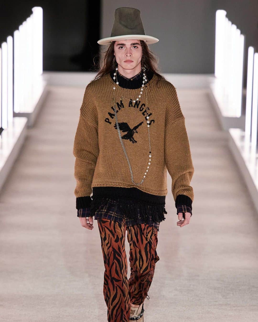 HYPEBEASTさんのインスタグラム写真 - (HYPEBEASTInstagram)「@hypebeaststyle: @palmangels took to #NYFW to unveil its Fall/Winter 2020 collection that's inspired by the Wild West. Swipe to check out some of the looks from the show.⁠⠀ Photo: Isidore Montag/Gorunway.com」2月10日 22時08分 - hypebeast