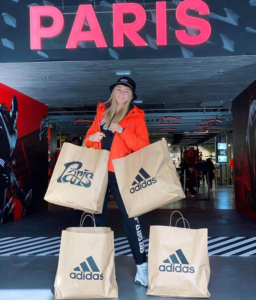 ダリア・ビロディドさんのインスタグラム写真 - (ダリア・ビロディドInstagram)「Thanks @adidas_combatsports for my new cloth and equipment for trainings 😍 #adidas #adidascombatsports」2月10日 22時13分 - dariabilodid7