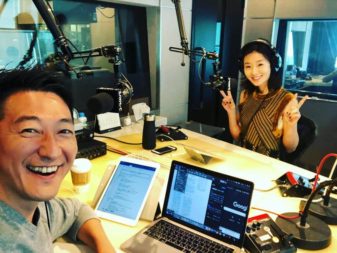 堀潤のインスタグラム：「さぁ、今から#jwave で特番！休日と言えば、女優の玄理さんとナビゲート！SDGsをテーマに９時間生放送。最初の３時間を担当します。是非お聴き下さい！」