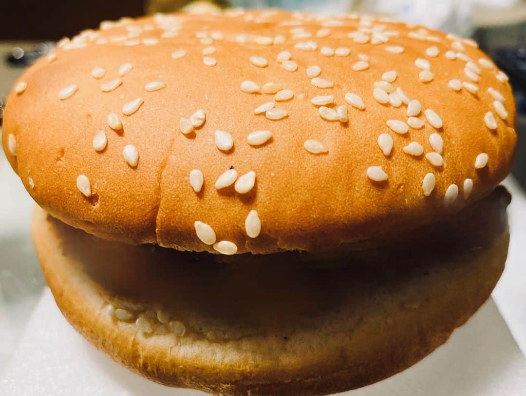 水木一郎さんのインスタグラム写真 - (水木一郎Instagram)「ハンバーガー屋さんのハンバーグステーキとタコと梅のサラダ。ハンバーグステーキは200gmあるので途中で野菜と一緒にパンに挟んでハンバーガーにするのも良いＺ! #ハンバーグステーキ  #ハンバーガー🍔 #タコと梅のサラダ #水木一郎」2月11日 9時04分 - ichiromizuki