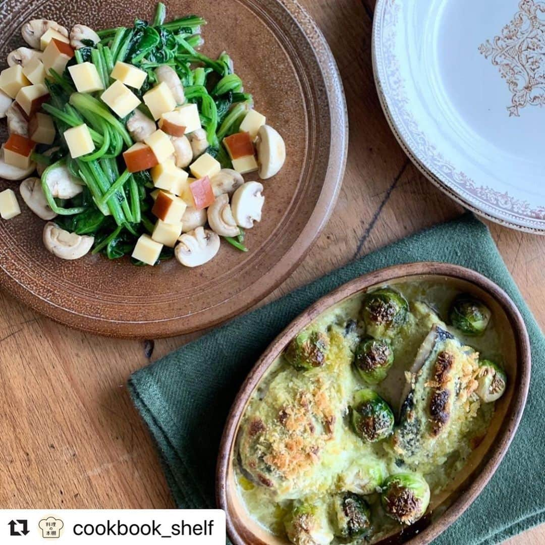 サルボ恭子さんのインスタグラム写真 - (サルボ恭子Instagram)「#Repost @cookbook_shelf with @make_repost ・・・ (お陰様で満席となりました。ありがとうございます。) お申し込みは、@cookbook_shelfアカウントのほうで受付中。ぜひに！ 【追加イベントのご案内】 ご案内が遅くなりました。 サルボ恭子さんの新刊『フランス共働き家庭の２品献立』出版記念イベントの追加回が25日に開催されます。  A. 2月25日（火）午前の部 （10:30-12:30) B. 2月25日（火）午後の部（14:00-16:00）  ご参加ご希望の方は、料理の本棚 @cookbook_shelf のDMより、以下内容を記載のうえお申し込みください。 受付順にご案内をしまして、定員に達し次第インスタグラムよりお知らせをさせていただきます。  DM記載内容 ・お名前 ・参加希望日（あれば第一希望・第二希望） ・参加人数 ・連絡先携帯電話番号 ・連絡先メールアドレス ※イベント受付のご連絡はメールでお送りします。こちらからのメールを受け取れるよう受信設定をお願いします。  イベント詳細は以下をご確認ください ・ サルボさんの新刊発売を記念しまして、世田谷区内のアットホームなアトリエにて、少人数制のデモンストレーションイベントを開催することになりました。 当日は、書籍の中から選んだ２品献立を30分で仕上げるコツを、サルボさんの手際良い調理実演とともにご紹介します。 その後は、書籍で紹介するレシピについて、フランス家庭のごはん事情など、サルボさんを囲んで楽しくお話をしながら、２品献立をグラスワインとともにご試食いただきます。 ・ 《イベント詳細》 日にち：２月25日（火） 時間：午前の部10:30-12:30、午後の部14:00-16:00 ※アトリエオープン時間はイベント開始時刻の10分前になります。それより前にはお入りいただけません。 場所：サルボ恭子さんのアトリエ（最寄駅：世田谷線松原駅より徒歩３分） ※ご参加の方には追って住所をお知らせします。 定員：各回最大15名 参加費：3,000円（書籍付き） ※２品献立の実演とご試食（グラスワイン１杯、新刊書籍付き） ※参加費は当日アトリエにて現金でお願いいたします。 ※今回のアトリエイベントは、クローズドな限定イベントです。開催日間際のキャンセルはお控えいただけますよう何卒お願いいたします。 ・ 《お申し込み方法》 ご参加のご連絡・お問い合わせはDMにてお願いいたします。  #料理の本棚#フランス共働き家庭の2品献立#サルボ恭子#新刊#出版記念イベント#献立#晩ごはん#kyokosalbot#meslivres#newbook」2月11日 9時09分 - kyokosalbot