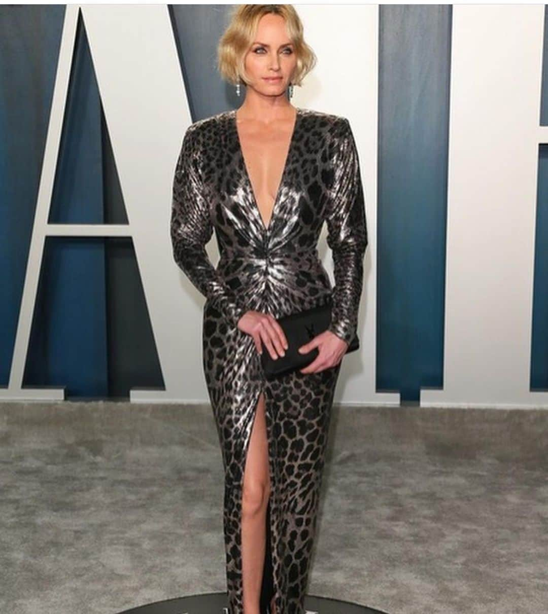 アンバー・ヴァレッタさんのインスタグラム写真 - (アンバー・ヴァレッタInstagram)「VANITY 🖤 FAIR  @anthonyvaccarello @ysl stylist @karlawelchstylist beauty @teddycharles35 @hollysilius 🖤 @vanityfair」2月11日 7時45分 - ambervalletta