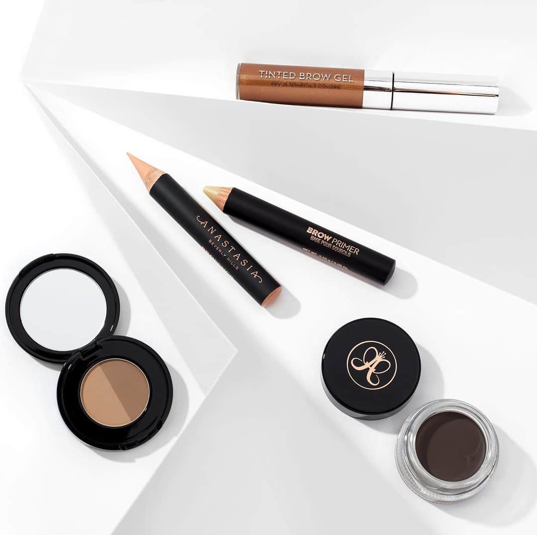 Anastasia Beverly Hillsさんのインスタグラム写真 - (Anastasia Beverly HillsInstagram)「Brow Essentials #anastasiabrows  Brow Primer use with brow powder duo • Dipbrow Pomade for a waterproof long wearing fill • Tinted Brow Gel to highlight and set • Pro Pencil to highlight arch」2月11日 7時46分 - anastasiabeverlyhills
