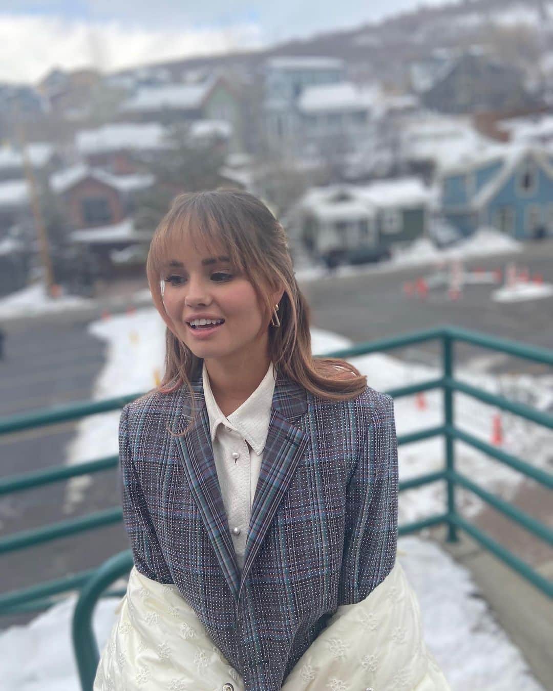 デビー・ライアンのインスタグラム：「❄️👔☃️ lil snow(gentle)man」