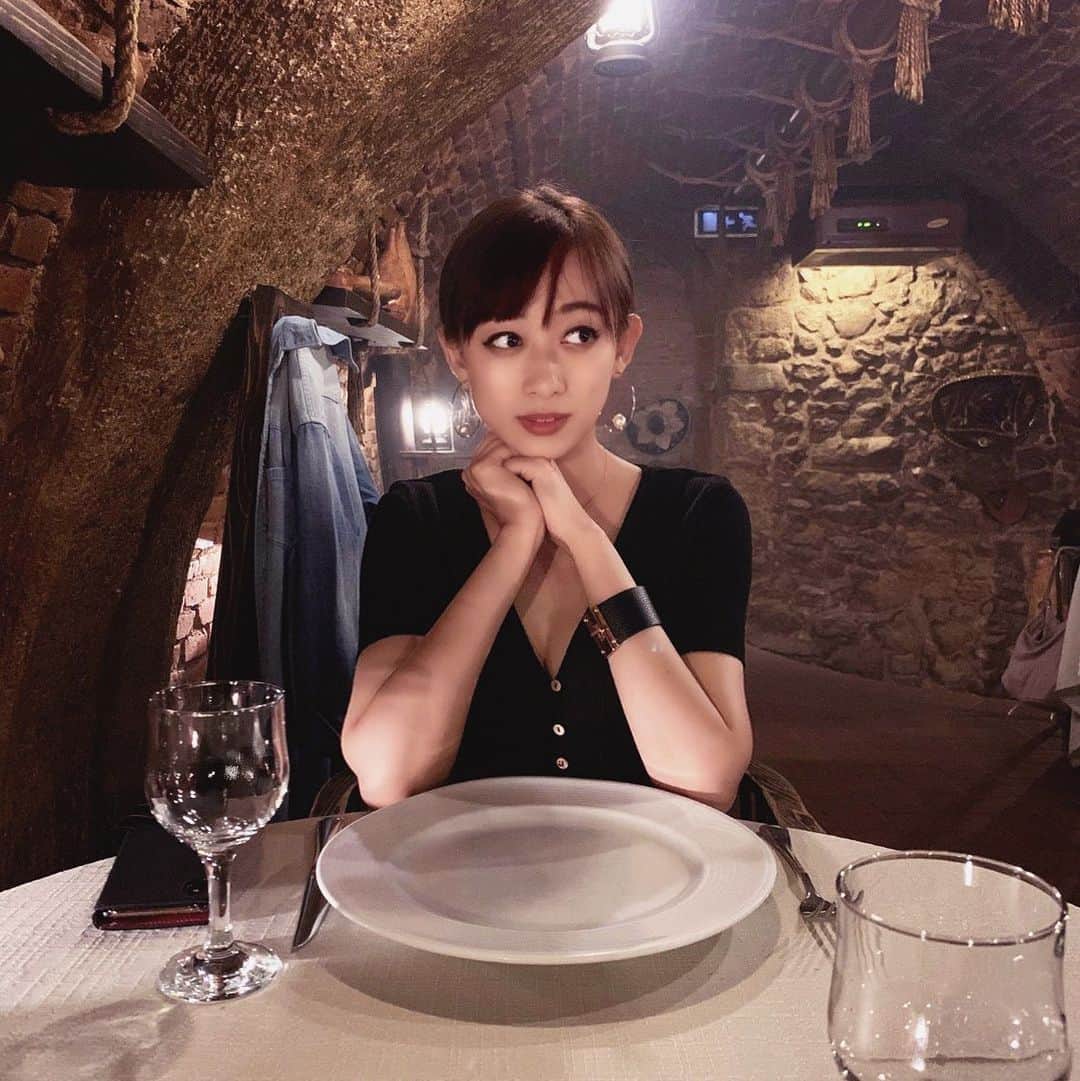 梨衣名さんのインスタグラム写真 - (梨衣名Instagram)「洞窟飯店🍽🍷🧸 . #dinnner #winery #asiangirl #chinesegirl #italianfood」2月11日 8時04分 - leena3.1415926