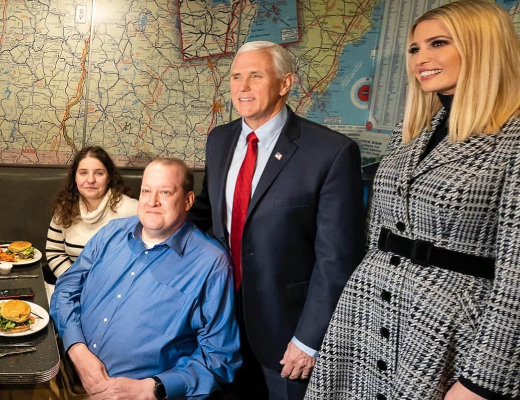 イヴァンカ・トランプさんのインスタグラム写真 - (イヴァンカ・トランプInstagram)「When the VP buys you a milkshake...! On the road with @mikepence!」2月11日 8時55分 - ivankatrump