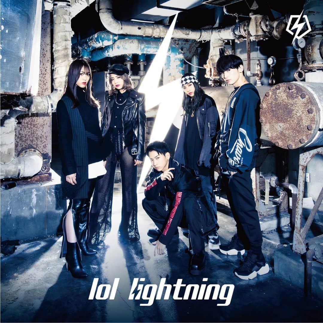 lolさんのインスタグラム写真 - (lolInstagram)「【「lightning」ジャケ写&新アー写公開！】 3月18日発売 3rd Album「lightning」のジャケット写真と新アーティスト写真が公開となりました⚡️⚡️ #lol #エルオーエル #lightning #blaaaw #avex」2月11日 0時04分 - lol_official_avex