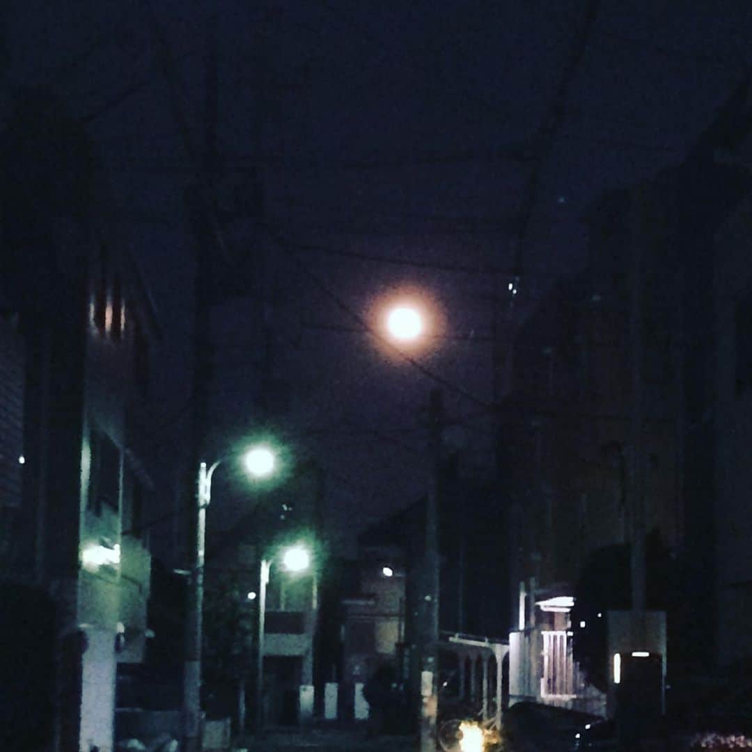 松田洋治のインスタグラム：「月が綺麗な夜 ちょっとフライングで次の芝居のビジュアル撮影に行ってきた。」
