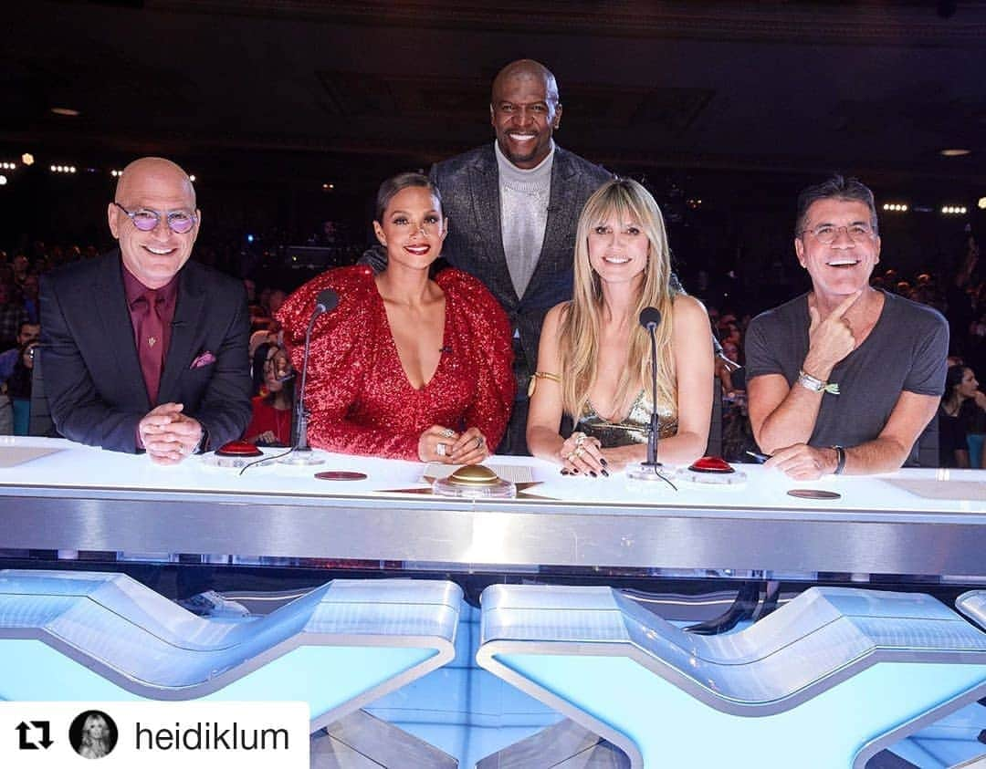 アリーシャ・ディクソンさんのインスタグラム写真 - (アリーシャ・ディクソンInstagram)「#Repost @heidiklum  @agt finals are TONIGHT! See you at 8/7c for #AGTChampions! @howiemandel @aleshaofficial @terrycrews @simoncowell」2月11日 0時18分 - aleshaofficial