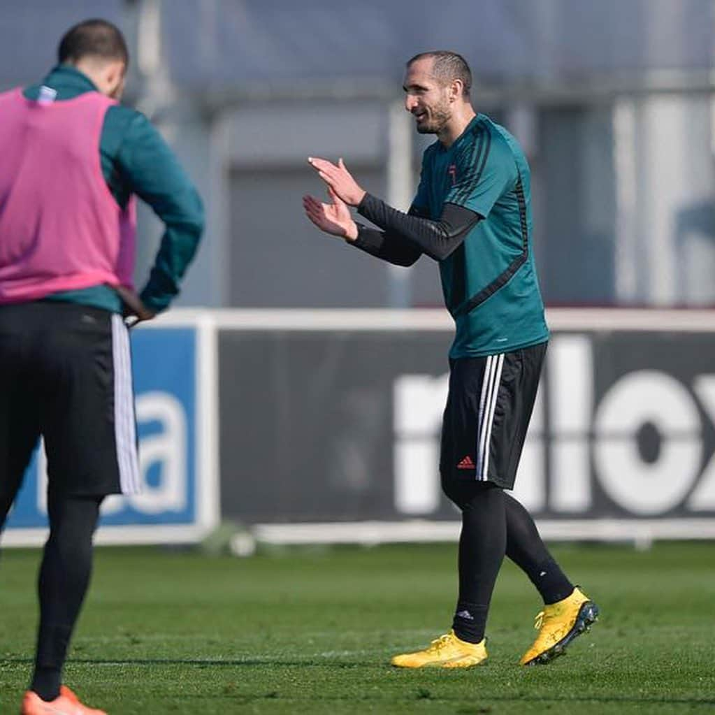 ジョルジョ・キエッリーニさんのインスタグラム写真 - (ジョルジョ・キエッリーニInstagram)「💪🏃‍♂⚽ #training #finoallafine」2月11日 0時34分 - giorgiochiellini