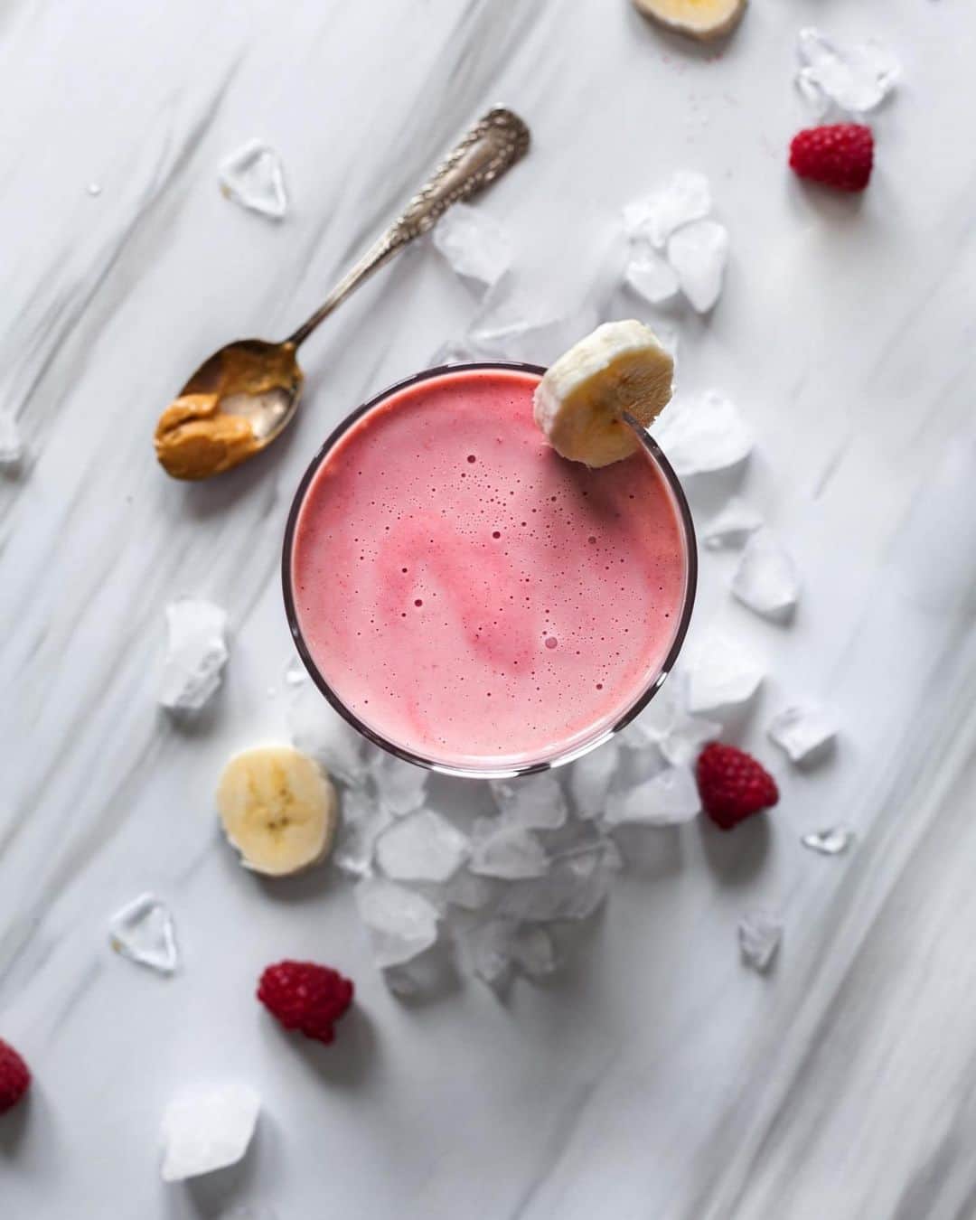 Vitamix Global Headquarters Real foodさんのインスタグラム写真 - (Vitamix Global Headquarters Real foodInstagram)「Who'd you sip this smoothie with? Tag 'em below 👯💕 • 📸: Peanut Butter Berry Smoothie link in bio. • #recipe #pb #recipe #smoothie #healthy #vegan #wholefood #plantbased #banana #vitamix #myvitamix #valentines」2月11日 0時57分 - vitamix